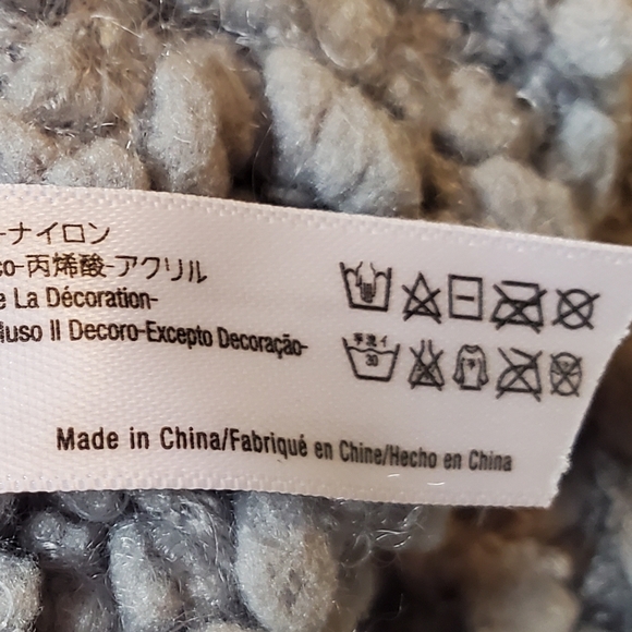 Pom Pom Beanie Like Mickey Mouse Ears - Picture 9 of 9